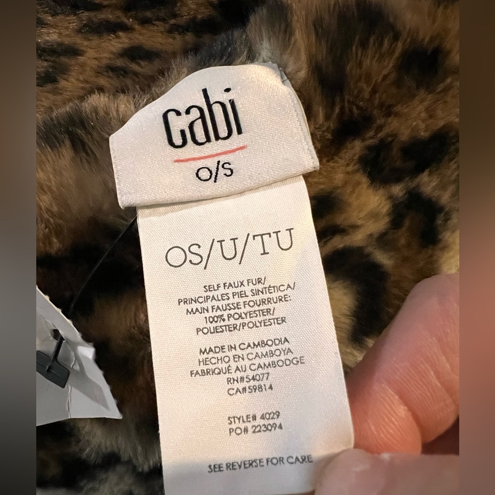 CAbi NWT $69 Brown Leopard Bundle Up One Size Wrap scarf - Picture 9 of 14